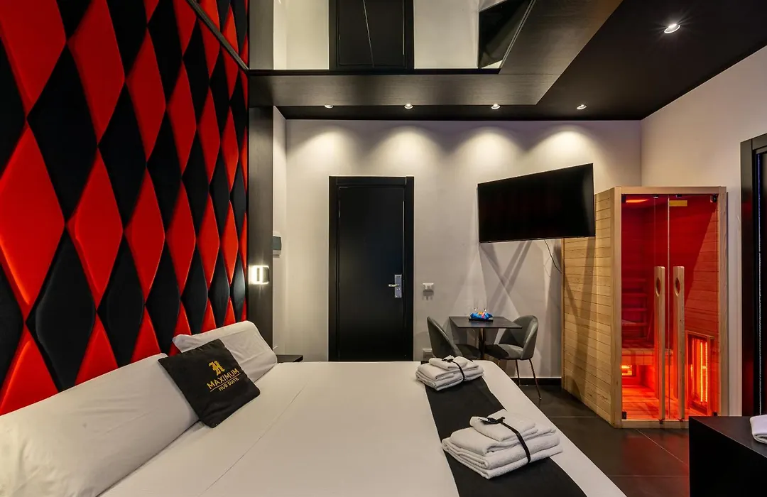 Maximum Hub Suite&Spa-1